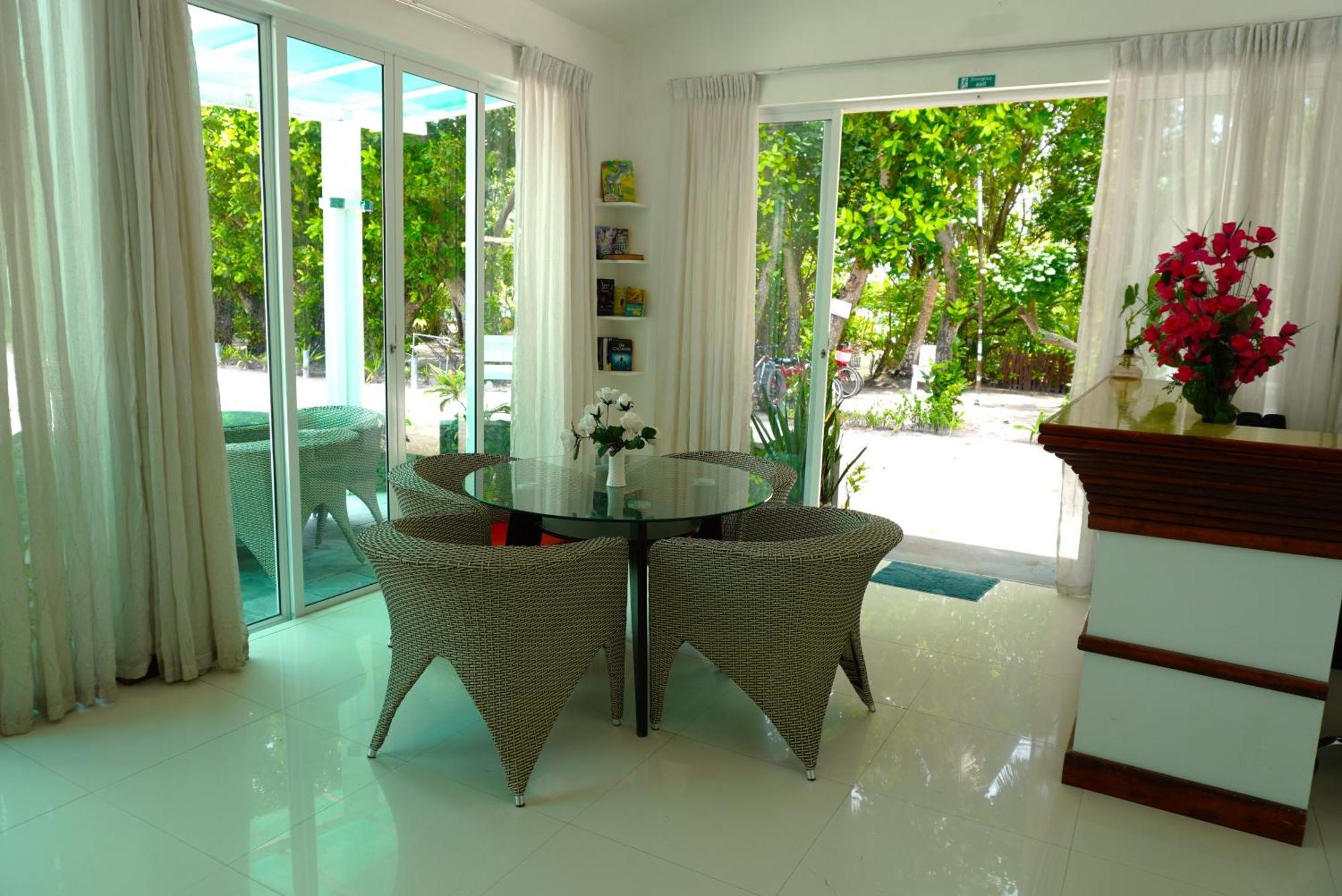 Tme Retreats Dhigurah Hotel Dhigurah  Exterior photo